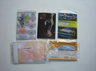 Cartoline profumate prefustellate con gancio in packaging